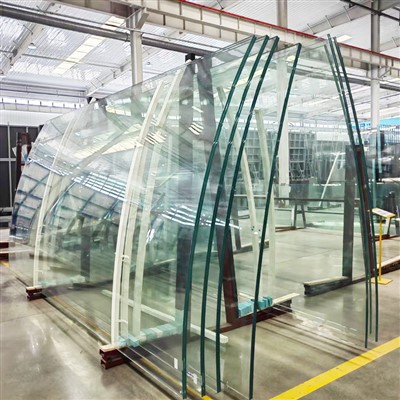 Jumbo ukrivljeno kaljeno steklo